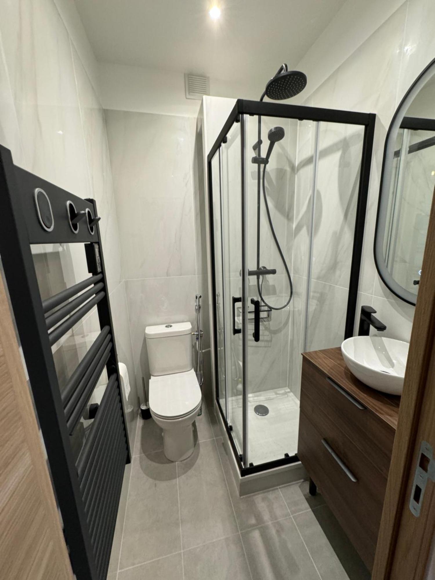 De Charme Parisien Apartment Levallois-Perret